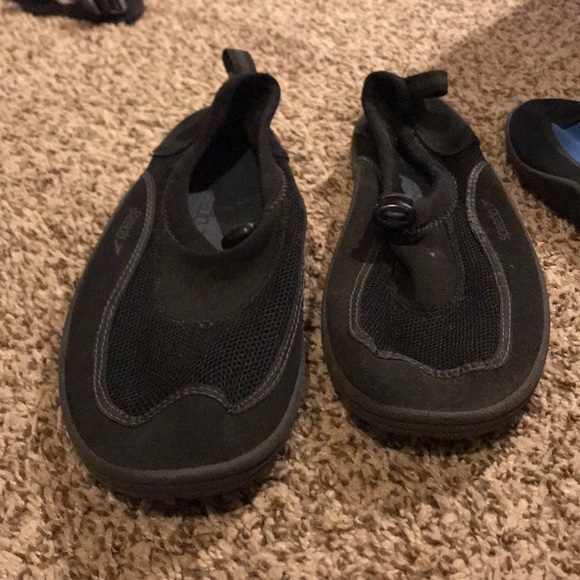 Water shoes/aqua socks (2 pairs) - Picture 2 of 7